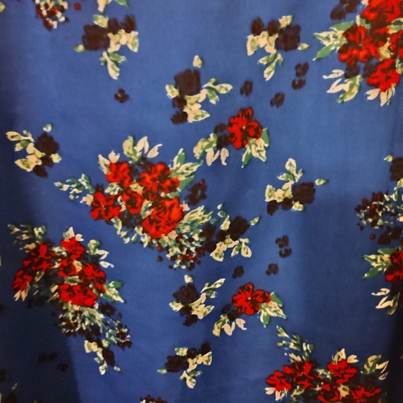 I ♥️Ronson Blue Floral Lace Neckline Spaghetti Strap Top Size Small - Picture 6 of 8